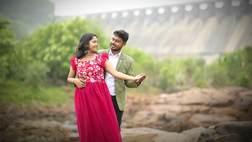 Rahul and Antara Loving Gazes